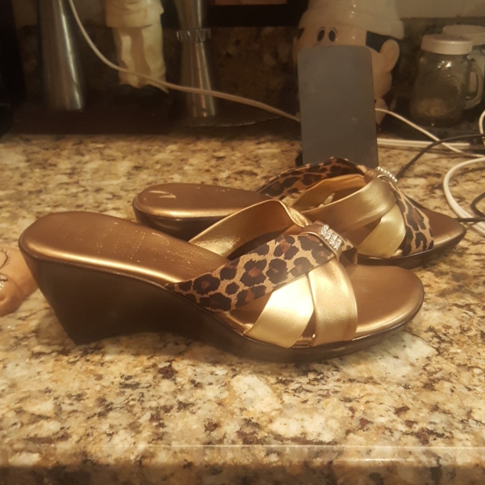 Sandals - Picture 2 of 3